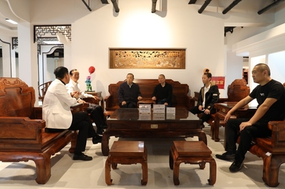 楊志明會(huì)長(zhǎng)考察調(diào)研紅木分會(huì)，助推會(huì)務(wù)服務(wù)提質(zhì)升級(jí)