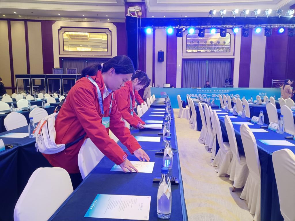 外語(yǔ)橋梁，志愿同行 外國(guó)語(yǔ)學(xué)院師生圓滿(mǎn)完成2024黃河-湄公河交流周口譯與會(huì)務(wù)服務(wù)工作