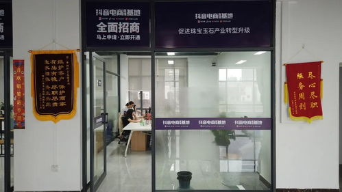 優(yōu)質(zhì)服務(wù)暖人心，平洲基地售后部獲贈(zèng)錦旗彰顯專(zhuān)業(yè)風(fēng)采